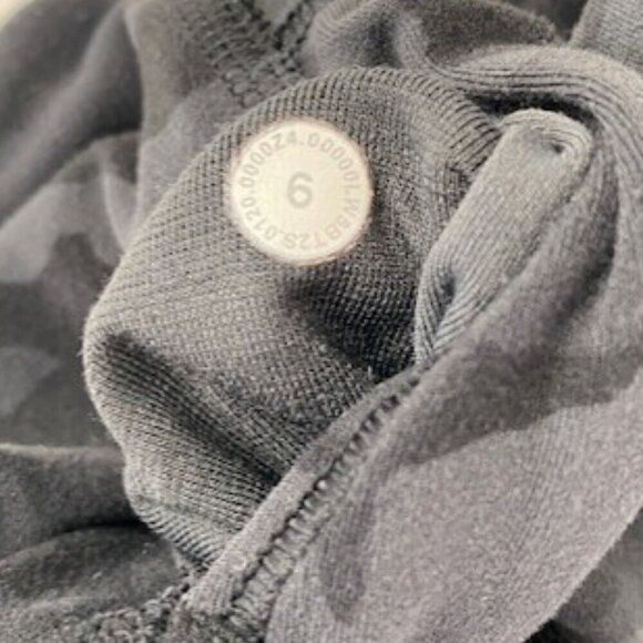 LULULEMON Athletica Black Gray Camo Leggings Tights Size 6 - Picture 7 of 7